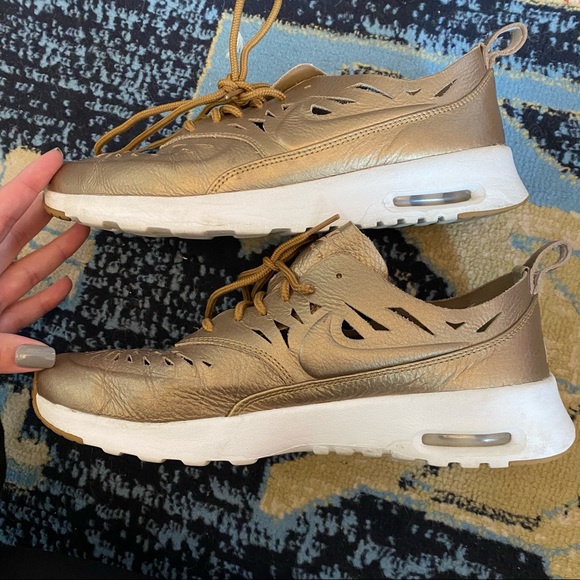 RARE Nike Gold Cut-out Air Max Thea Joli - Picture 4 of 10